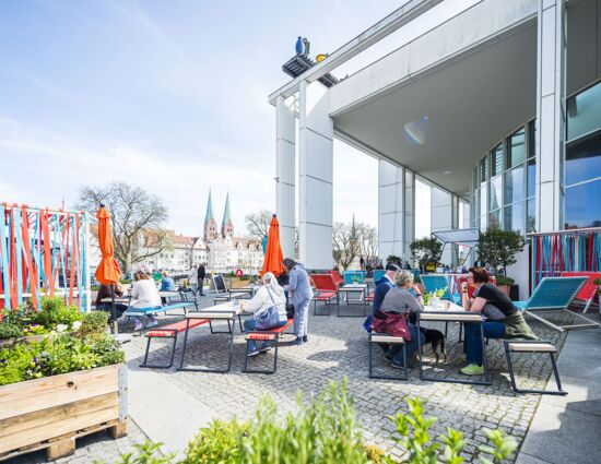PopUp Gastronomie auf der Außenfläche der Musik- und Kongresshalle Lübeck
